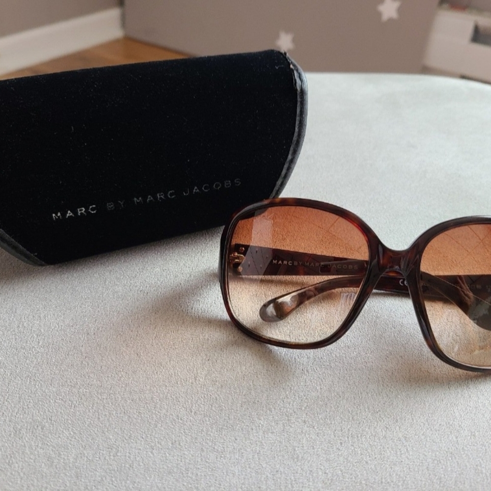Marc by Marc Jacobs Round Sunglasses w/ case